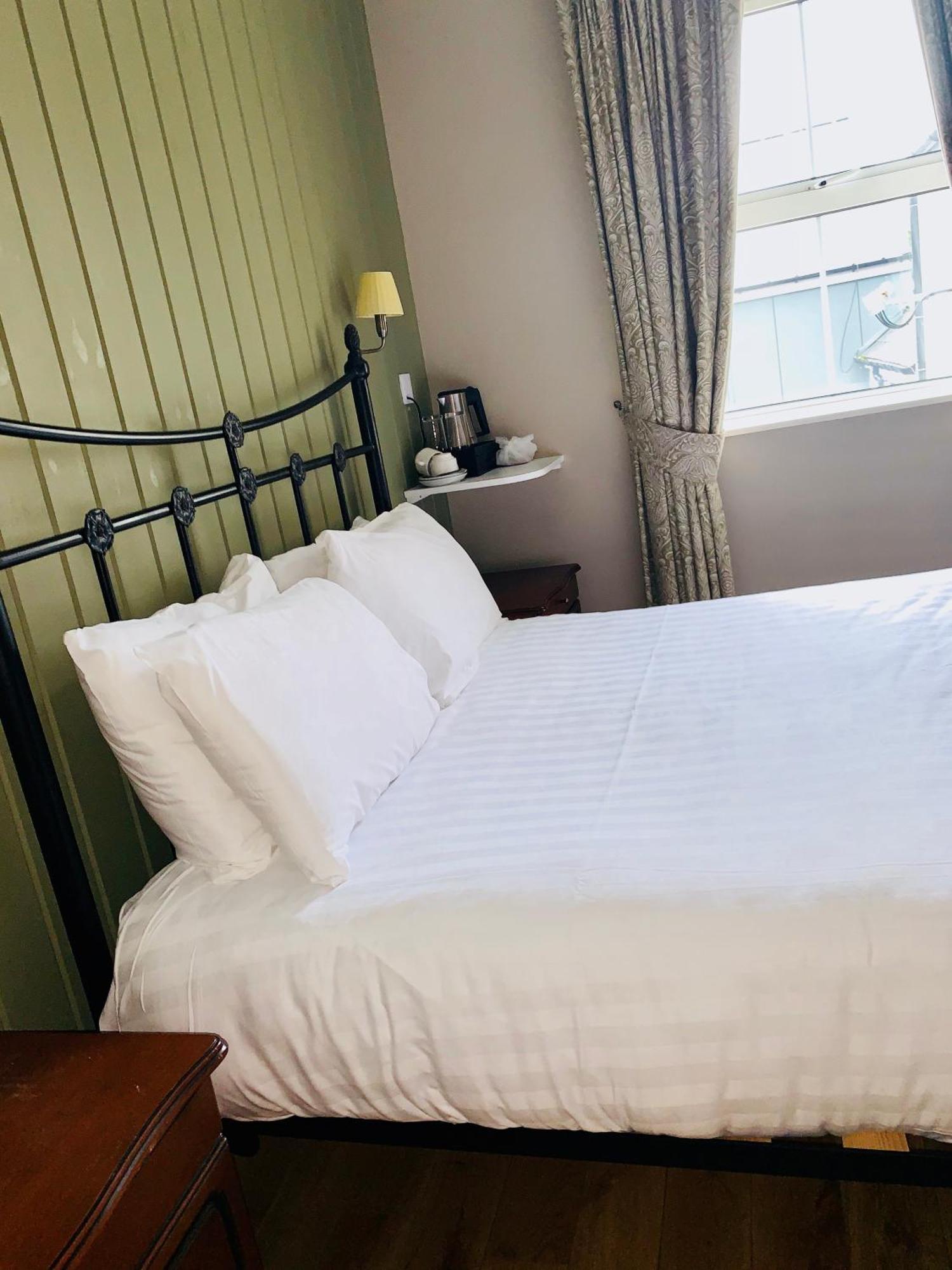 The Highlands Hotel Glenties Rum bild